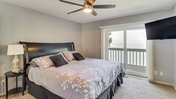 4 bedrooms, desk, iron/ironing board, internet