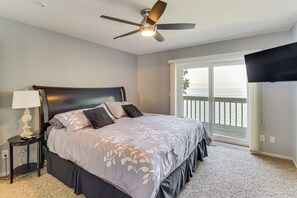 4 habitaciones, escritorio y tabla de planchar con plancha 