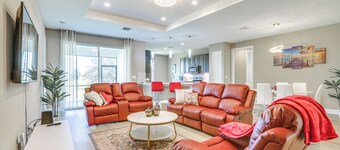 Game Tables & Screened Patio: Spacious Naples Home