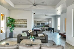 TV - Inviting townhouse - pool, hot tub, lazy river, splash pad & pickleball courts (Hurricane)