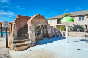 Children's area - Inviting townhouse - pool, hot tub, lazy river, splash pad & pickleball courts (Hurricane)