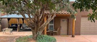 Creekside Guest House on an acre, with Cathedral Rock views & Creek access