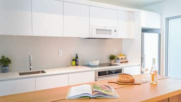 Premium Apartment, 1 Bedroom, Kitchen | Private kitchen | Full-size fridge, microwave, oven, stovetop