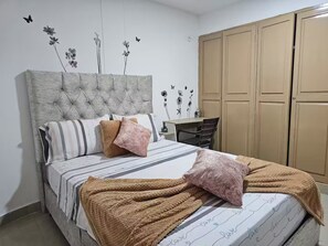 3 soverom, safe på rommet, strykejern/-brett og wi-fi (inkludert)