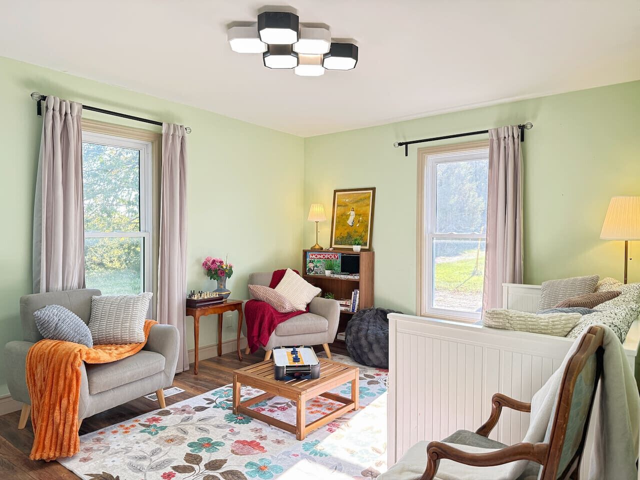 Televisión, chimenea, futbolito y tenis de mesa 