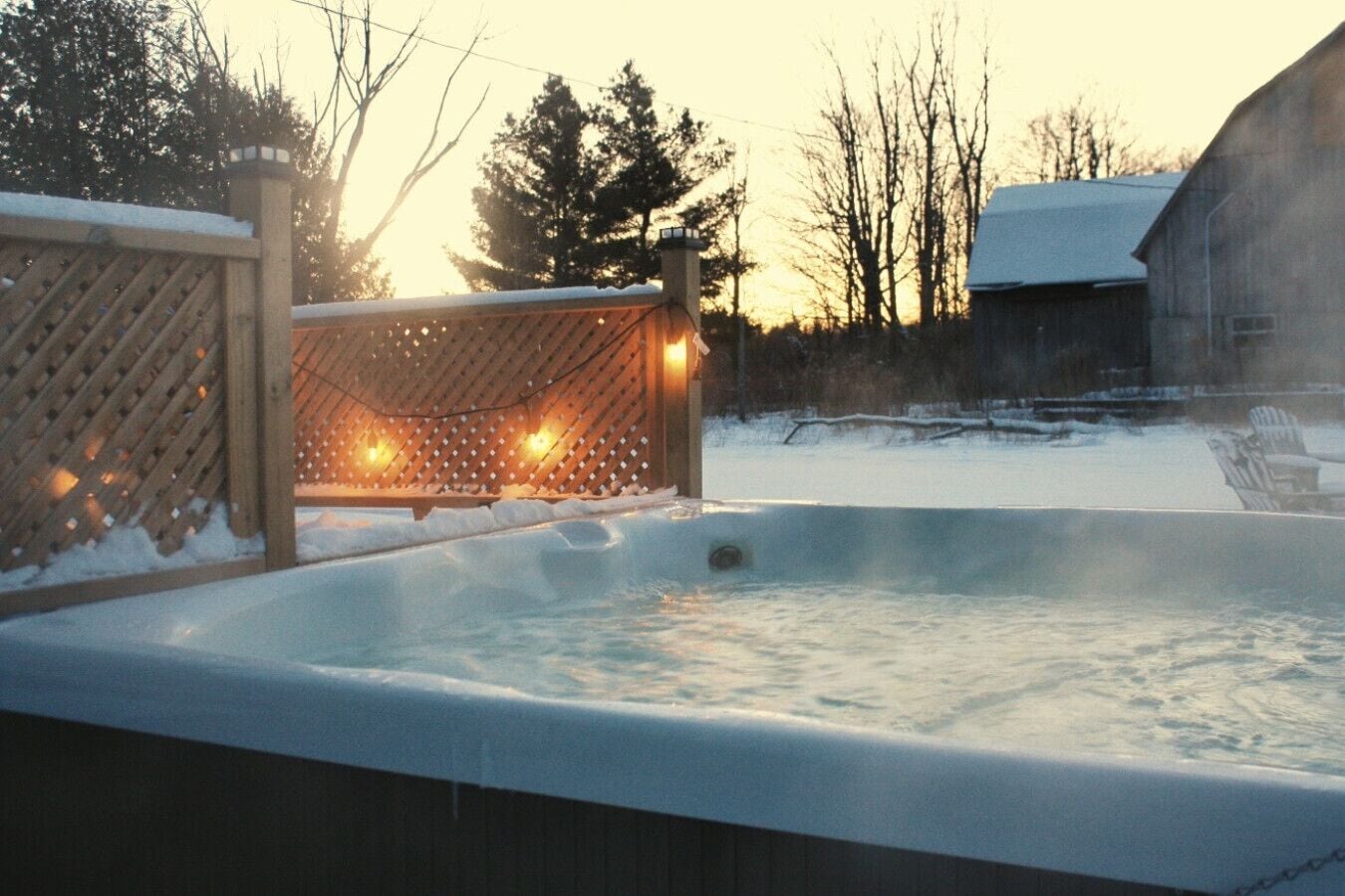 Outdoor spa tub