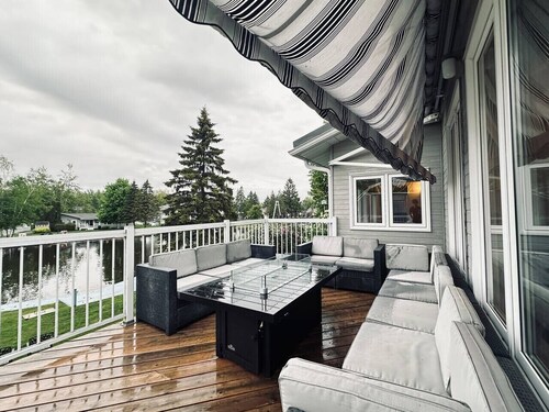 Lakeside summer retreat at the Venice of Ontario