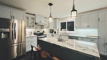 雪櫃、微波爐、焗爐、爐具