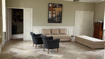 Télévision, cheminée