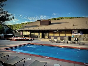 Outdoor pool - Modern Mountain Studio in the Heart of Park City (Park City)