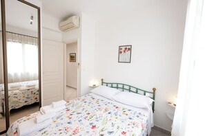 Room - L'OLIVIER Old Antibes Bright Modern Spacious Apartment 2BR - TOP LOCATION (Antibes)