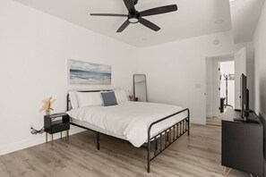 4 Schlafzimmer, Schreibtisch, Reisekinderbett, WLAN
