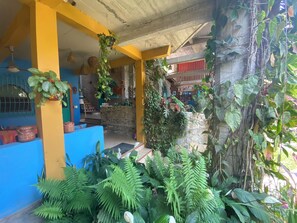 المنطقة المحيطة بالمنشأة