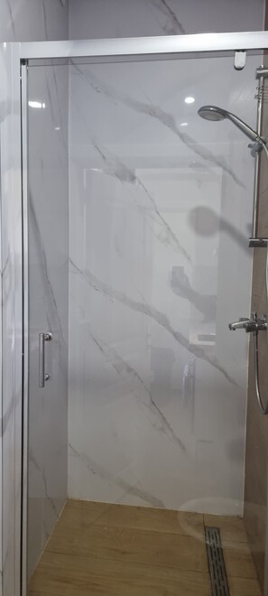 Toalhas de banho, papel higiênico