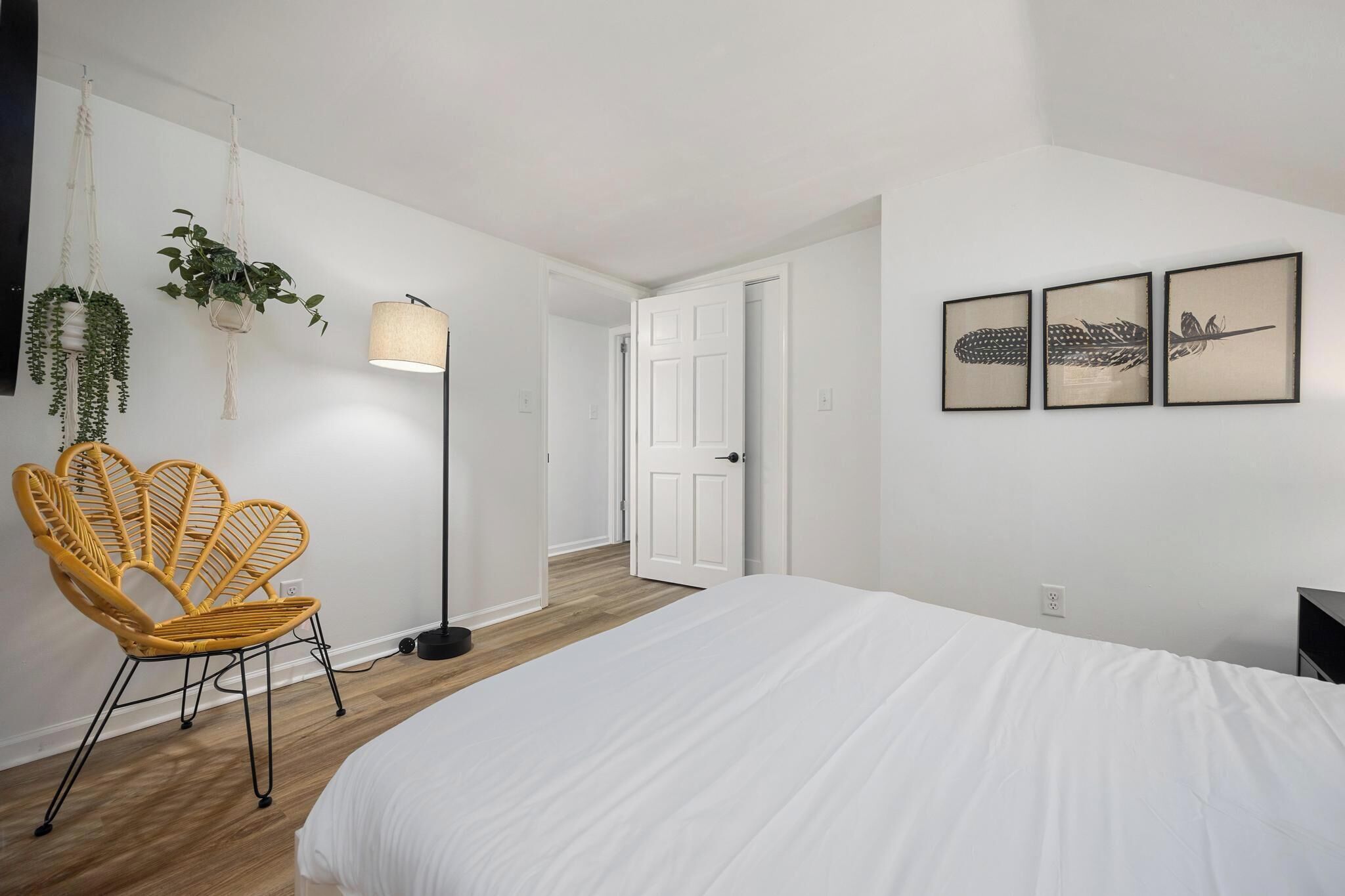 3 bedrooms, desk, iron/ironing board, internet