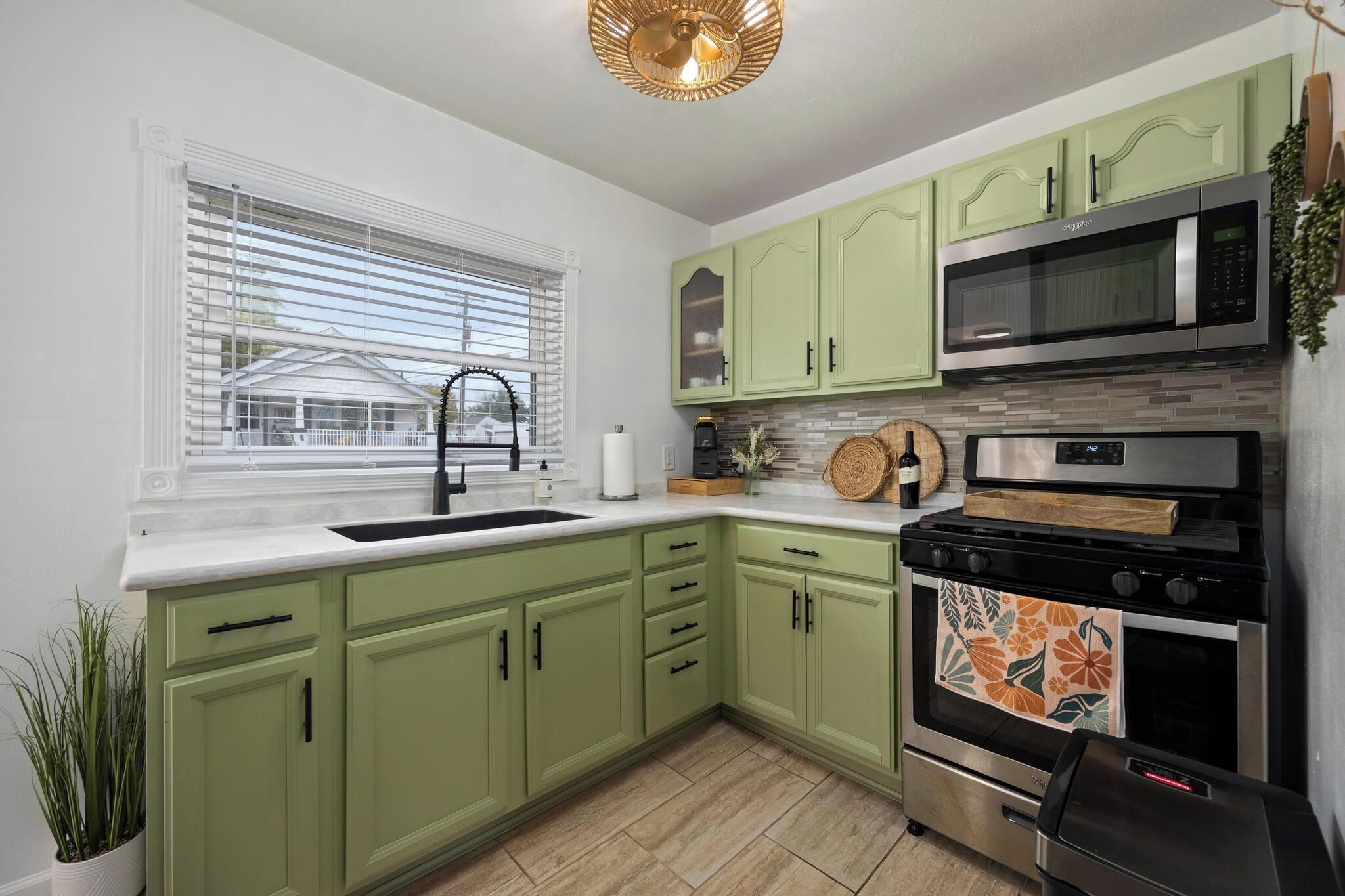 Microwave, oven, stovetop, coffee/tea maker