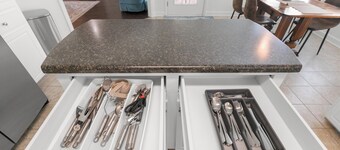 Hidden Lake Hideaway w/fenced in yard 3br 2 bath