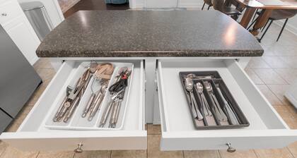 Hidden Lake Hideaway w/fenced in yard 3br 2 bath