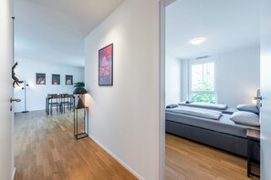 2 Schlafzimmer, Zimmersafe, Schreibtisch, BĂŒgeleisen/BĂŒgelbrett