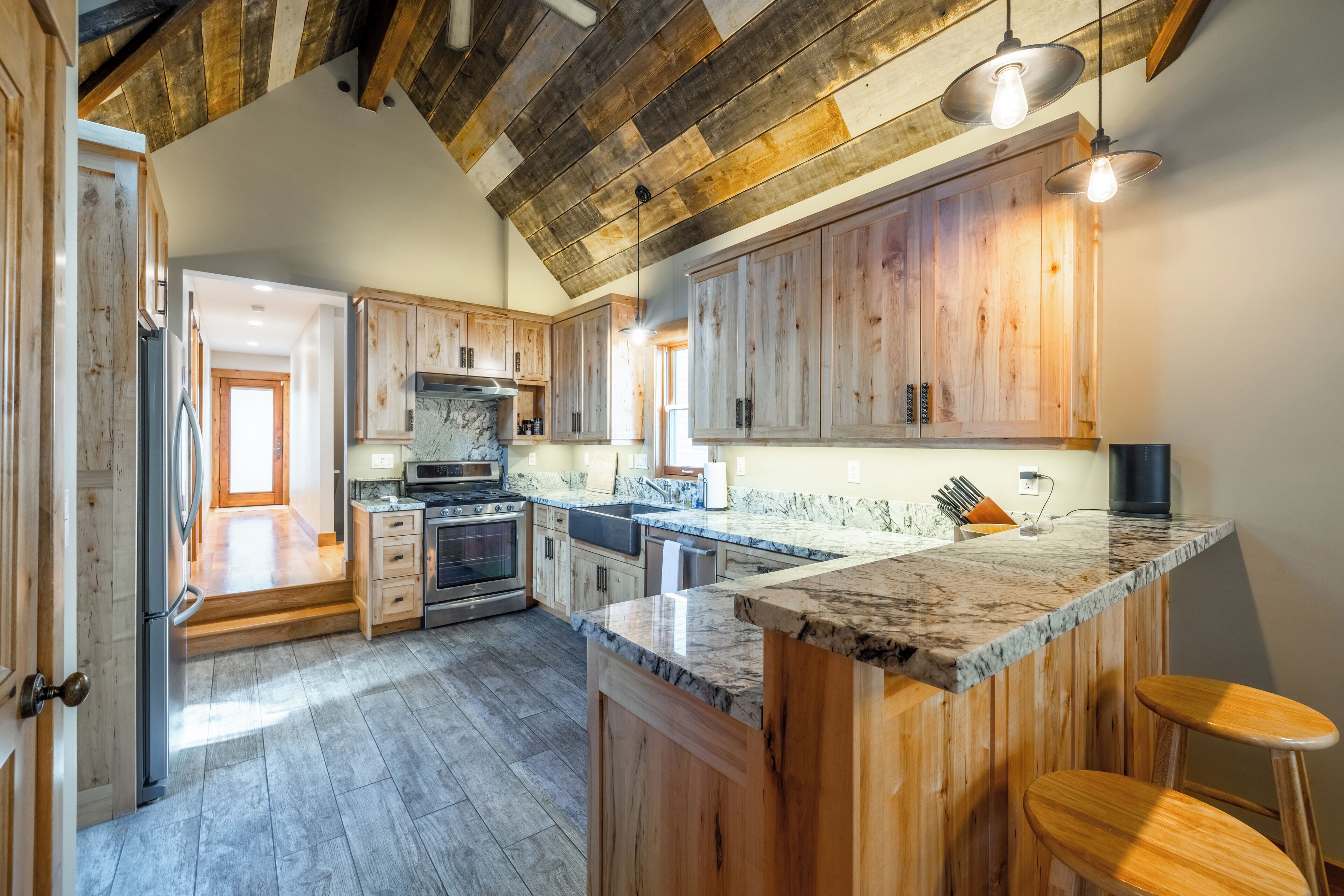 Kylskåp, mikrovågsugn, ugn och spishäll