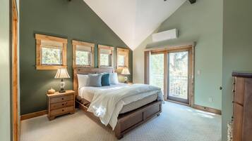 3 bedrooms, desk, travel crib, free WiFi