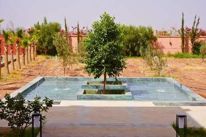 Spacious 5-bedroom villa in enchanting Marrakech with AC