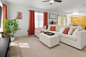 Living area - Chandler Retreat Sparkling Pool & Cozy Vibes (Chandler)