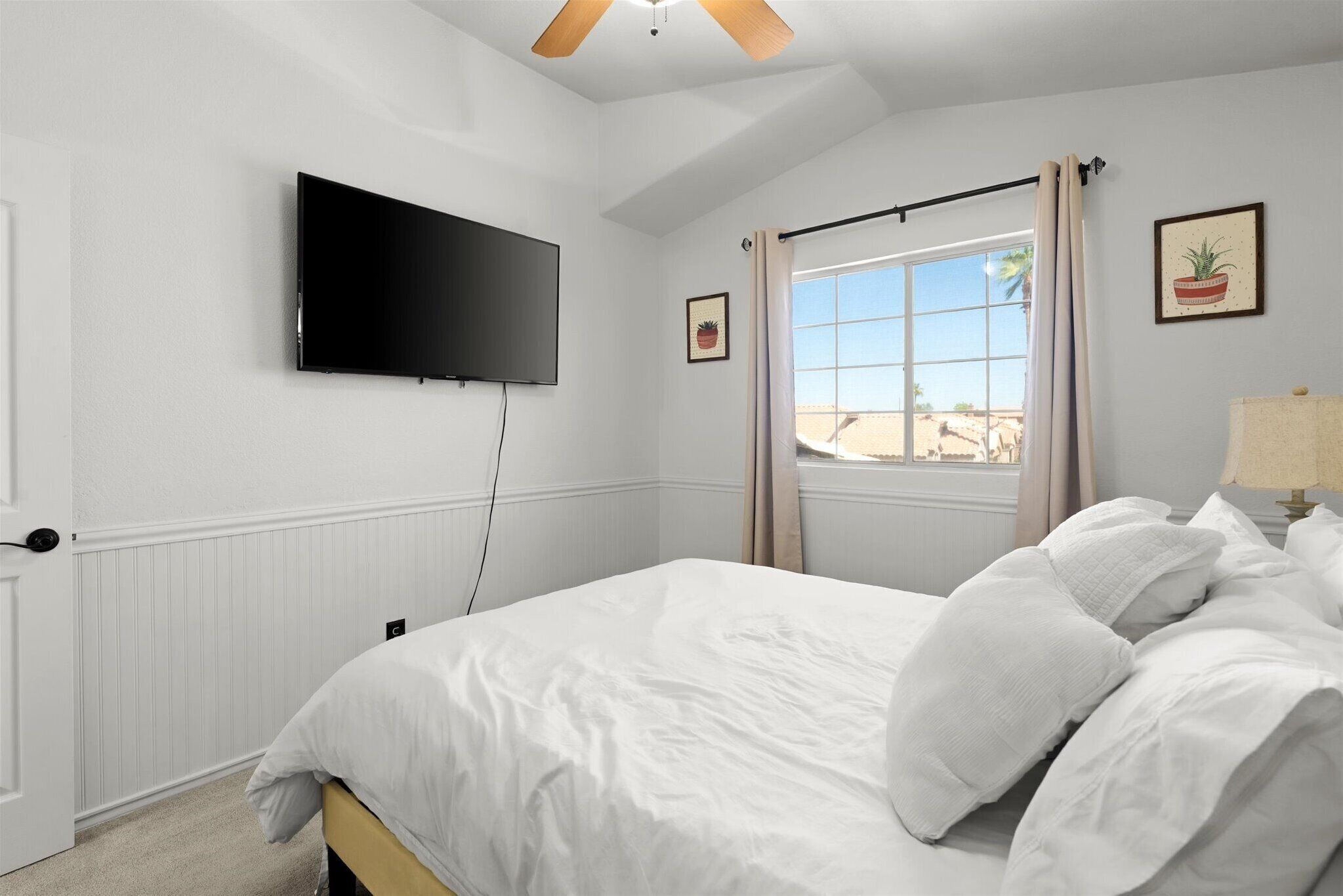 4 slaapkamers, een strijkplank/strijkijzer, wifi, beddengoed