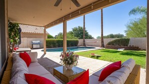 A covered patio with a pool, outdoor seating, and a barbecue area. - Sleeps 10 - Sparkling Pool - 7 mins to DT Chandler (Chandler)