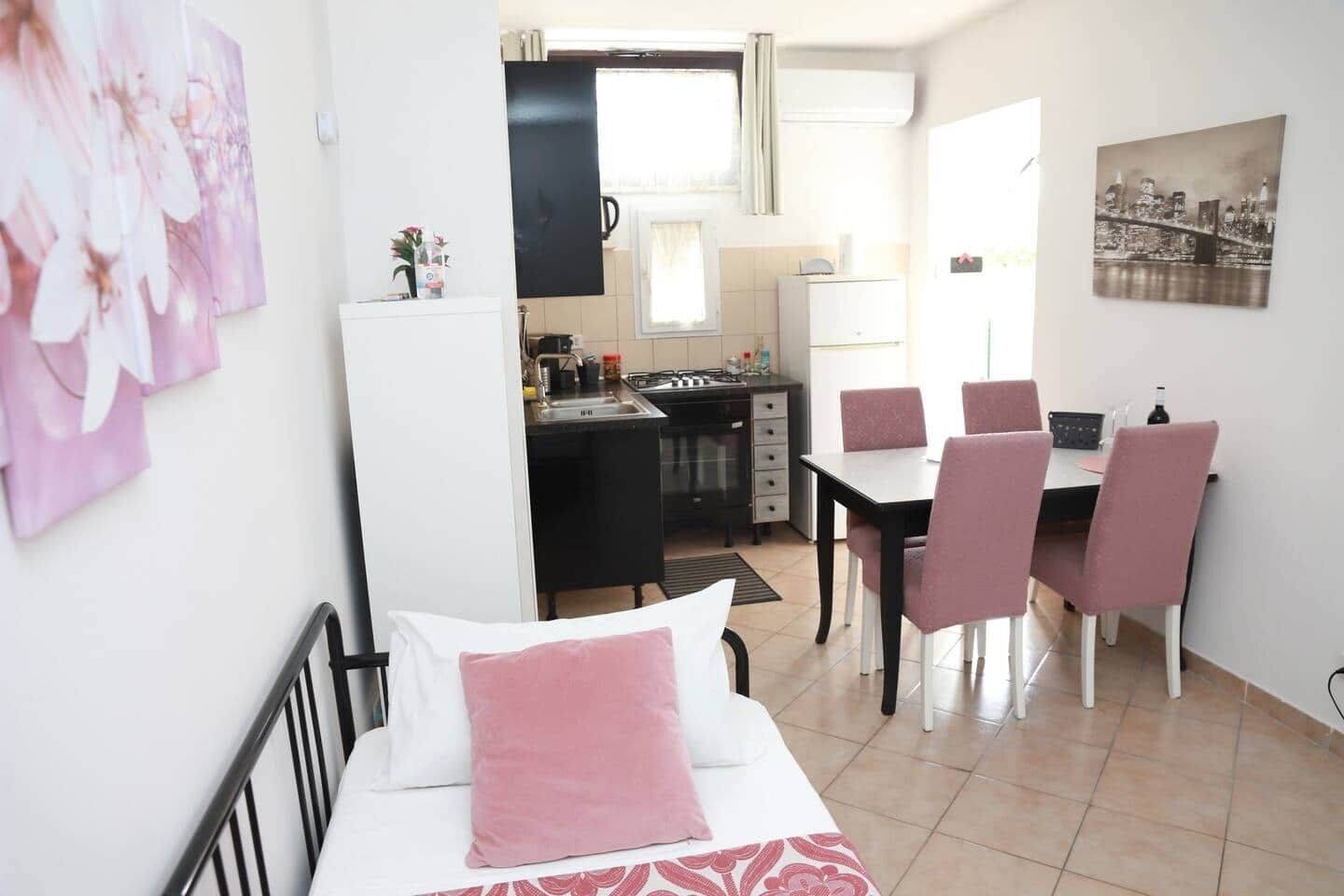 1 bedroom, WiFi, bed sheets