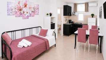 1 bedroom, WiFi, bed sheets