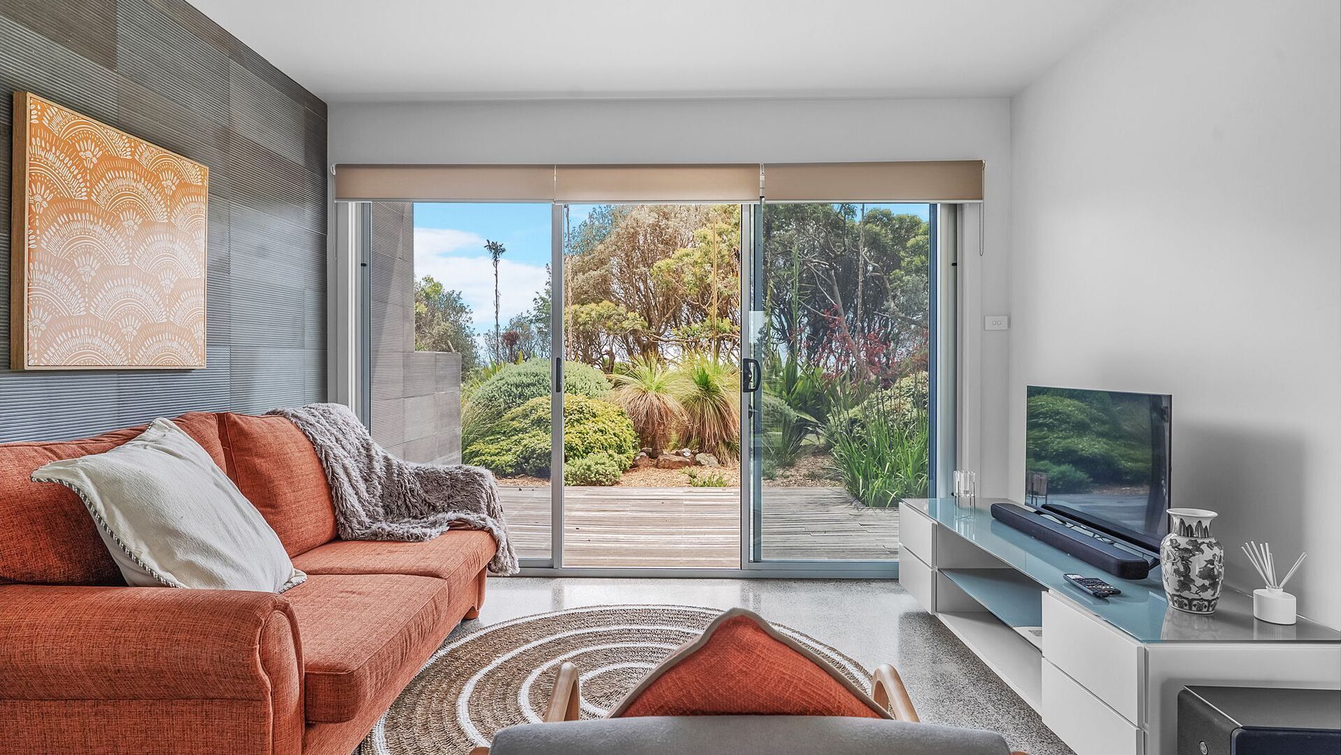 Televisie en een open haard