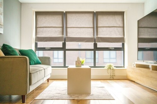 Modern 2-bed central Swindon flat, 1 free parking