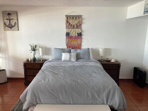 1 bedroom, WiFi, bed sheets - Cozy Ocean front 1-bedroom apartment in Playas De Tijuana (Tijuana)