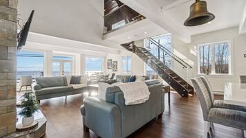 TV, fireplace, stereo