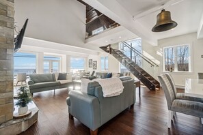 تلفزيون، مدفأة، ستيريو