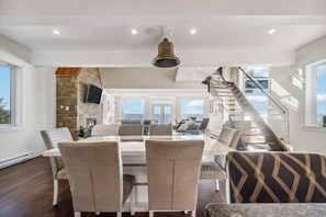 Dining - The Vista Del Mar 596 (Hubbards)