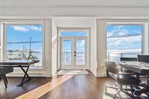 Interior - The Vista Del Mar 596 (Hubbards)
