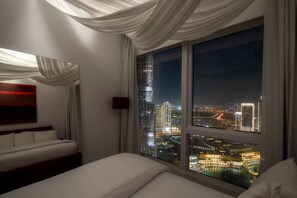 Desk, WiFi - TheBellagge | Cloud 9 Sanctuary | BurjKhalifa view (Dubai)