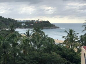 Aurinkotuoleja, rantapyyhkeitä