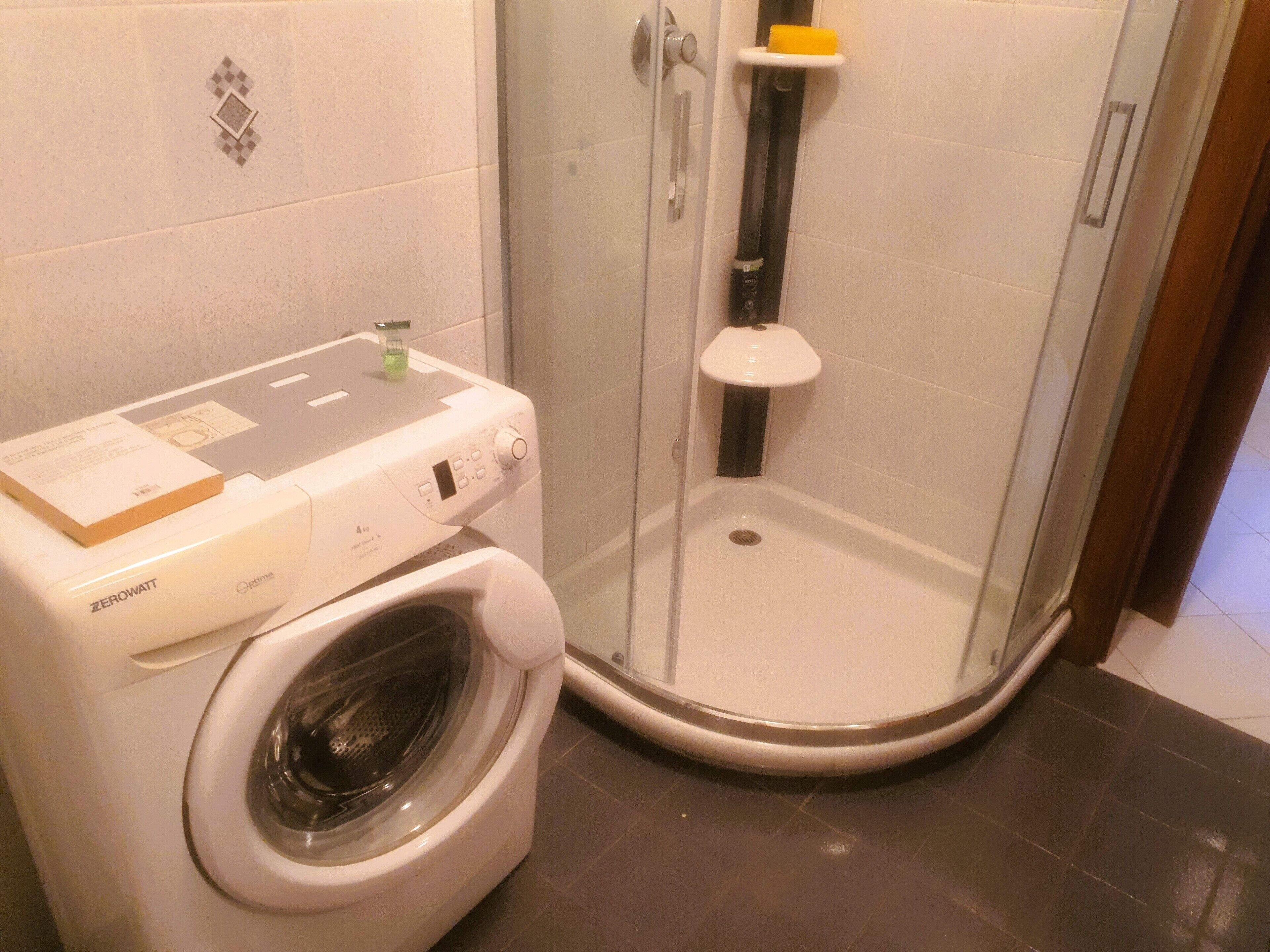 Doccia, asciugacapelli, bidet, asciugamani
