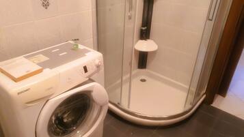 Doccia, asciugacapelli, bidet, asciugamani