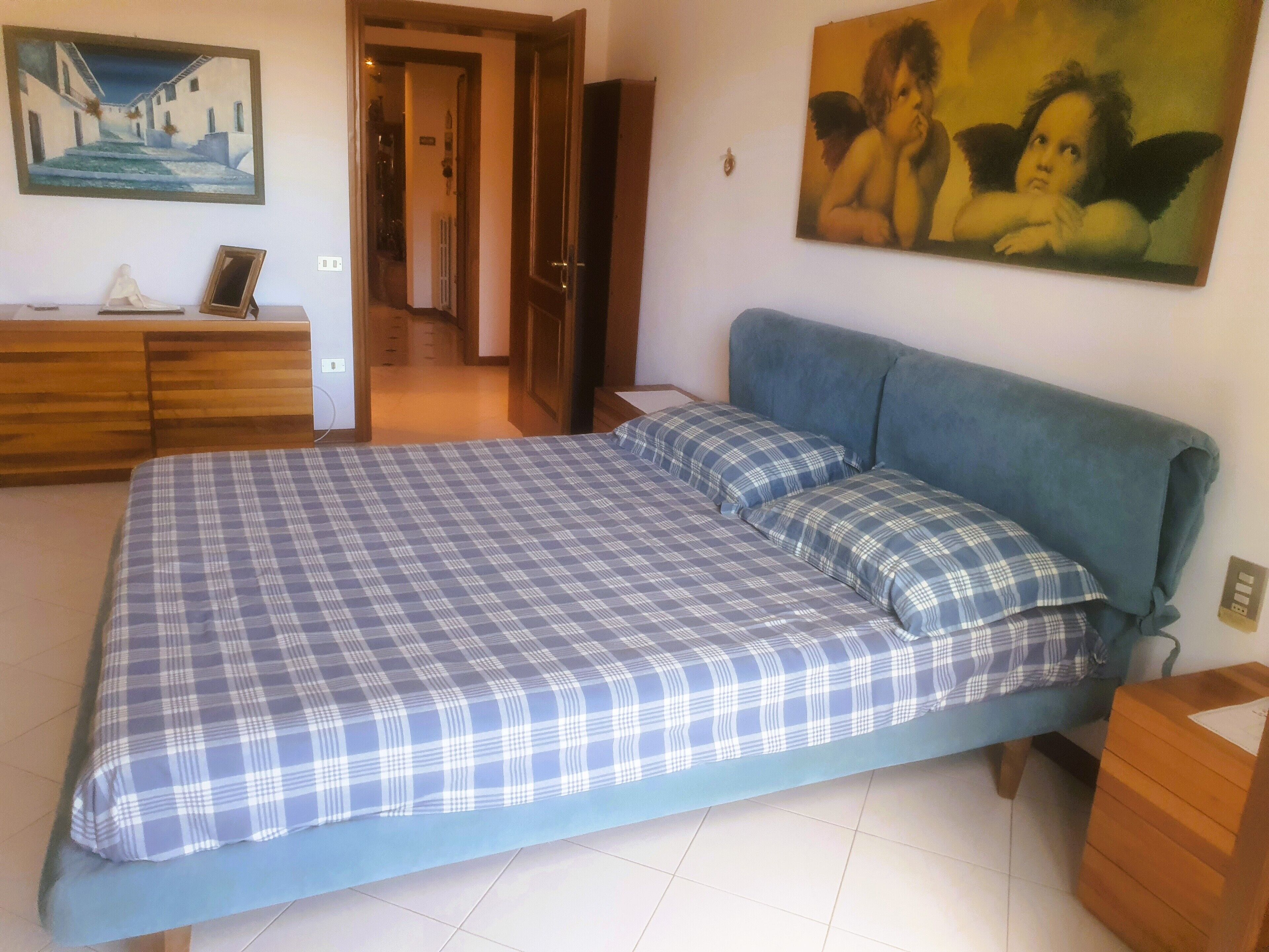 2 camere, una cassaforte in camera, una scrivania, ferro/asse da stiro