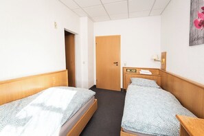 2 عدّة غرف نوم وواي فاي وملاءات أسرّة