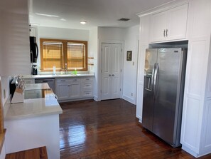 Micro-ondas, fogão, cooktop, lava-louças