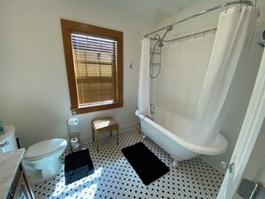 Doccia, asciugacapelli, asciugamani, sapone