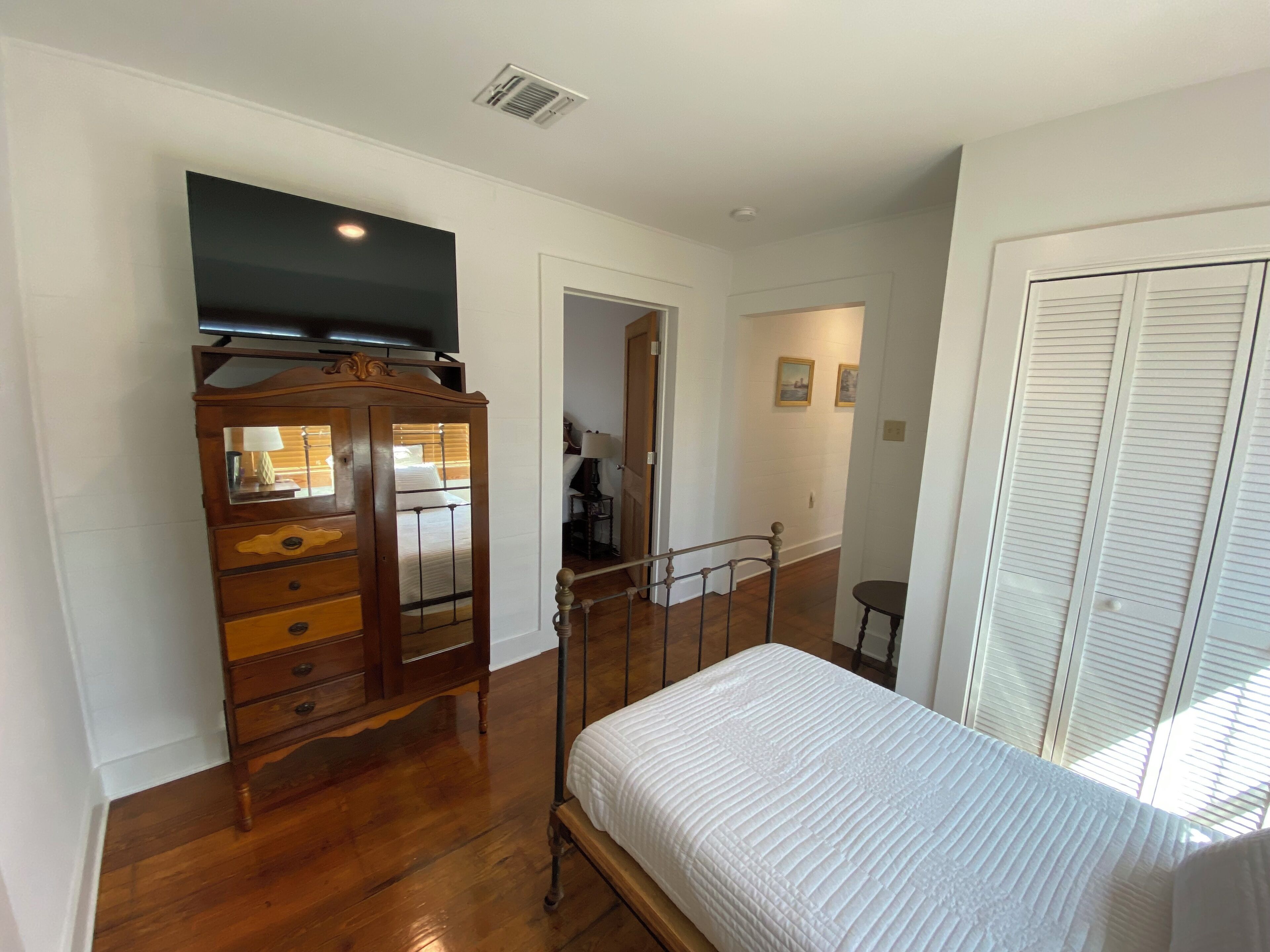 3 soverom, strykejern/-brett, wi-fi og sengetøy