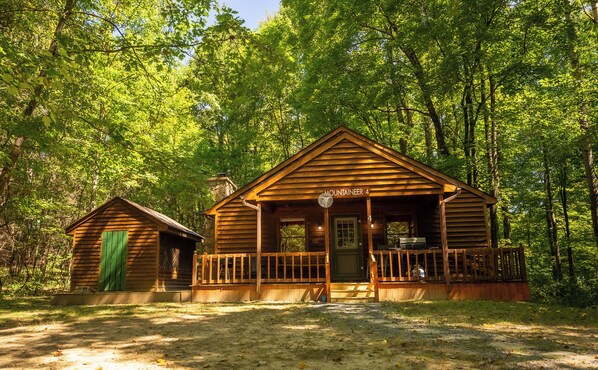 Exterior - Mountaineer Cabin 4 - Hot Tub & Fireplace close to New River Gorge National Park (Hico)