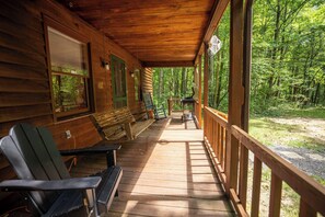 Terrace/patio - Mountaineer Cabin 4 - Hot Tub & Fireplace close to New River Gorge National Park (Hico)