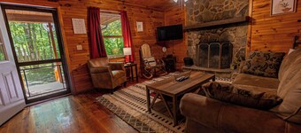 Mountaineer Cabin 4 - Hot Tub & Fireplace close to New River Gorge National Park